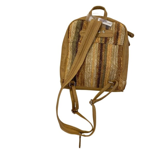 Veneto New York Handwoven Backpack With Vegan Leather Accents - Picture 5 of 10